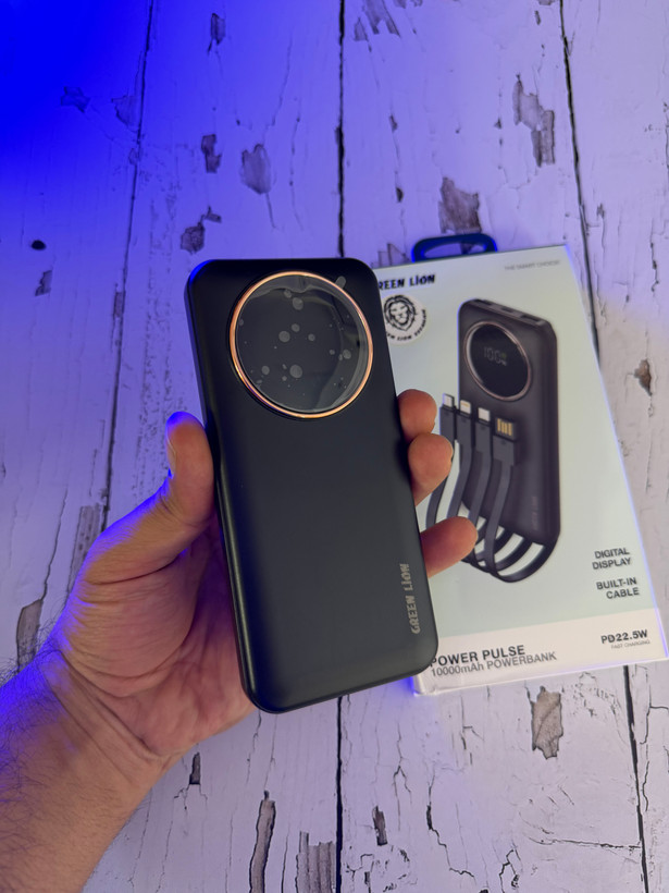 پاوربانک 10000mAh فست شارژ - کابل متصل گرین لاین دارای مانیتور با کیفیت و چهار عدد کابل سرخود